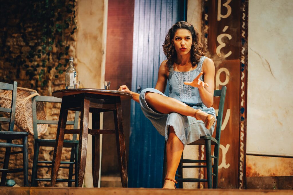 Noa portrays helena in a midsummer night's dream
